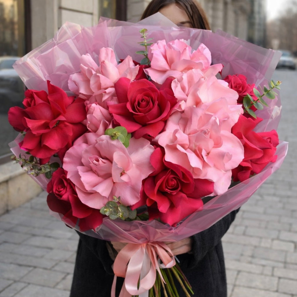 buchet_11_trandafiri_regali_pink_red_florarie_brasov_contessa_flowers