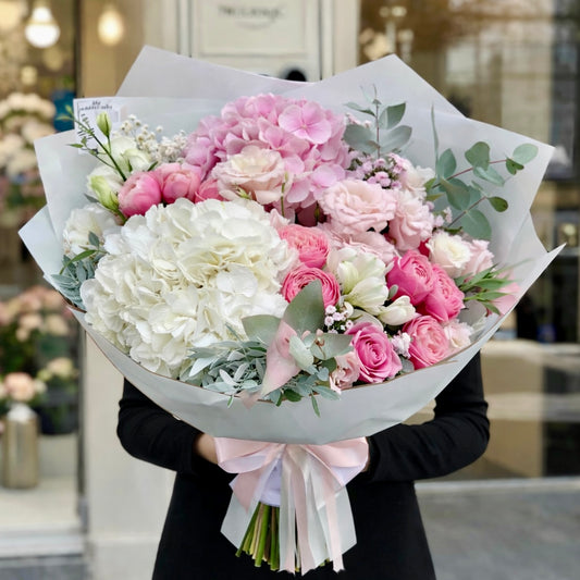 Buchet-hortensie-alba-si-roz-lisianthus-livrare-flori-Brasov