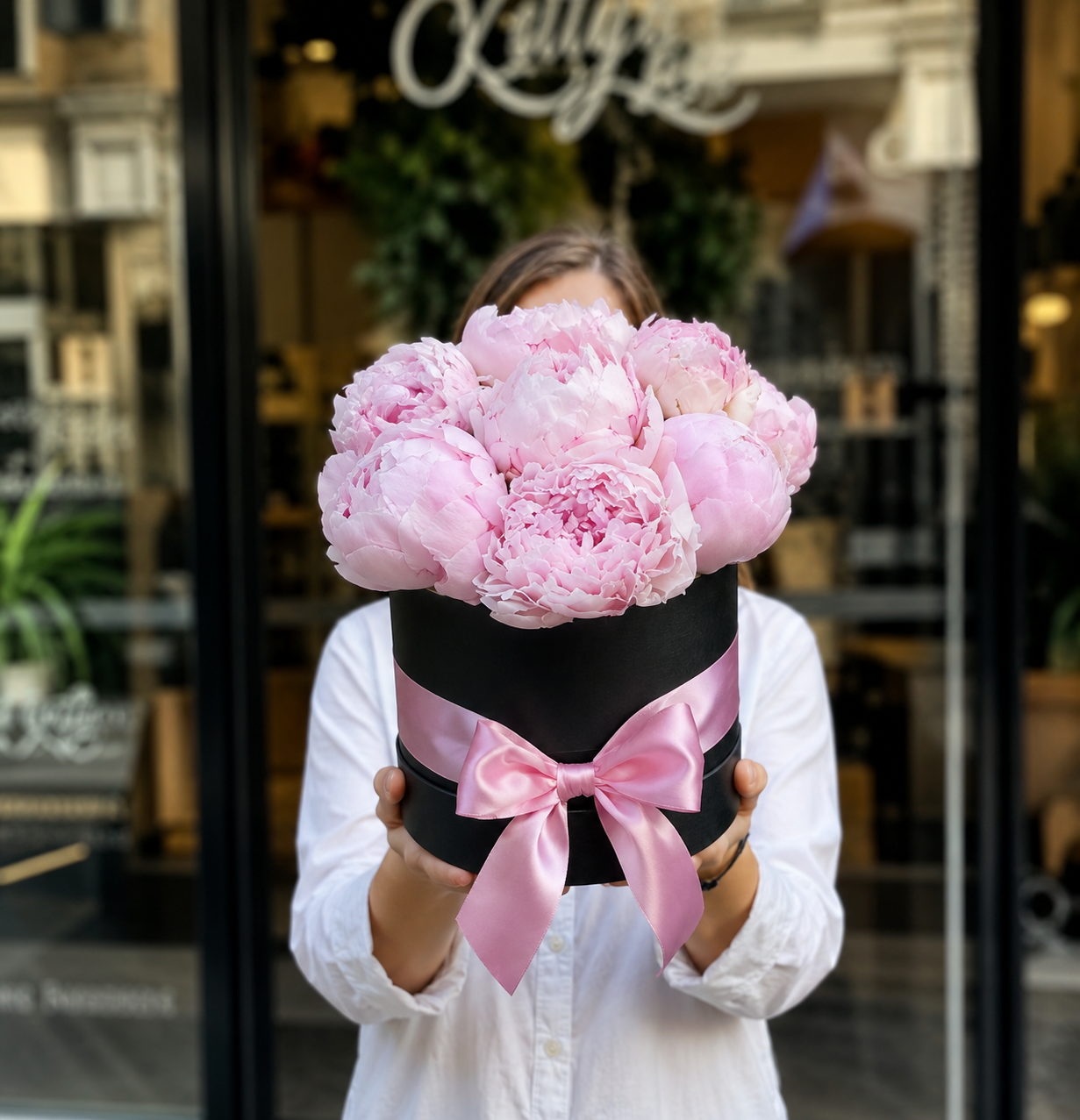 aranjament-cutie-13-bujori-livrare-flori-brasov