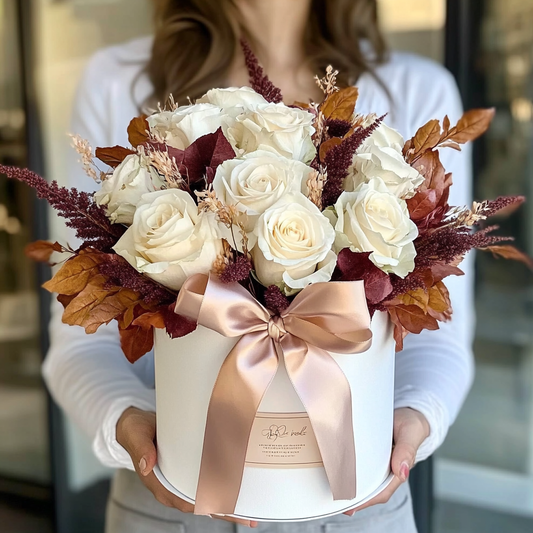 aranjament_floral_cutie_11_trandafiri_albi_frunze_stejar_florarie_brasov