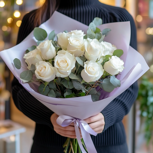 buchet 11 trandafiri albi eucalipt livrare Brașov
